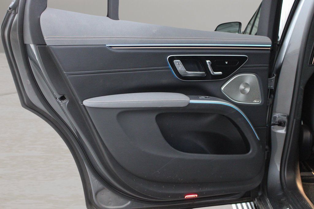 Used 2023 Mercedes-Benz EQS 580 4MATIC SUV w/ Exclusive Trim Package image 24