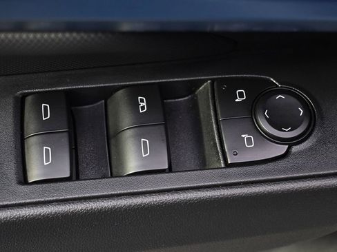 Used 2025 Chevrolet Equinox EV LT w/ Convenience Package image 23