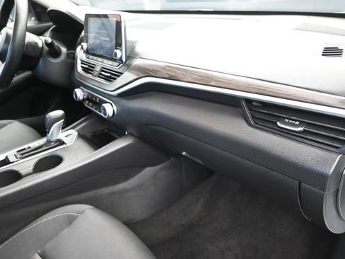 Used 2025 Nissan Altima 2.5 SV FWD image 24