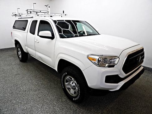 Used 2020 Toyota Tacoma SR image 3