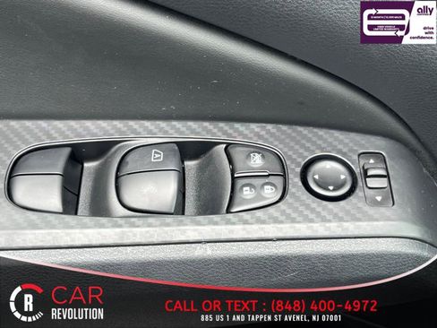 Used 2025 Nissan Altima 2.5 SV FWD image 23