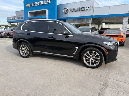 Used 2024 BMW X5 xDrive40i w/ Premium Package AWD/4WD image 2