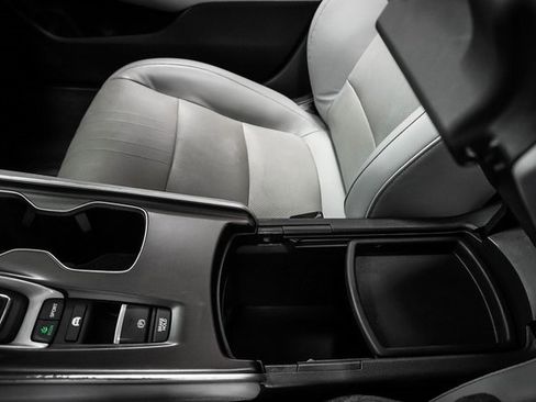 Used 2018 Honda Accord Touring image 16