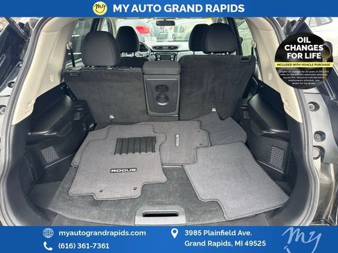 Used 2017 Nissan Rogue S w/ Appearance Package AWD/4WD image 10