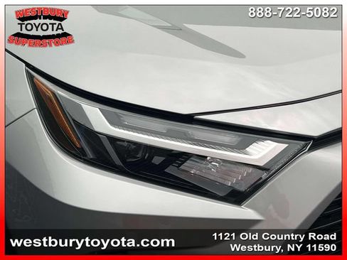 Used 2025 Toyota RAV4 XLE AWD/4WD image 11