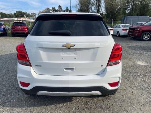 Used 2017 Chevrolet Trax LT w/ LT Convenience Package FWD image 6