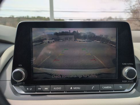 Used 2023 Nissan Rogue SV image 11