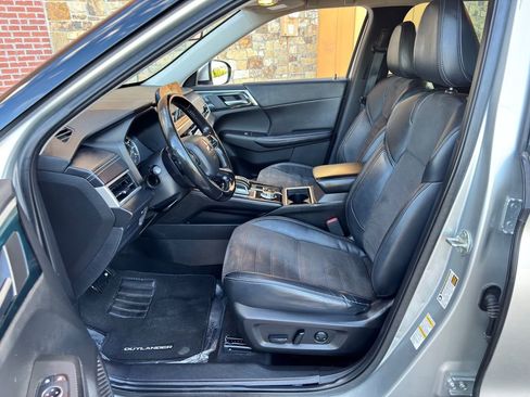 Used 2022 Mitsubishi Outlander SE image 33