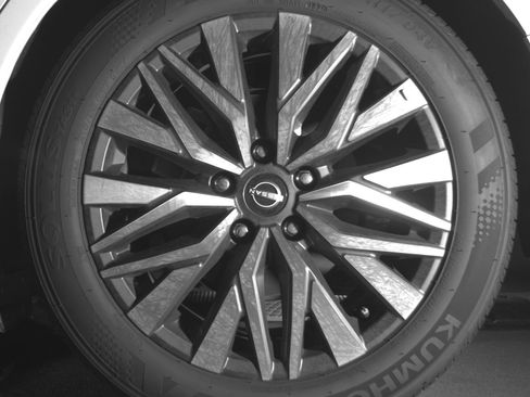 Used 2025 Nissan Altima 2.5 SV FWD image 14