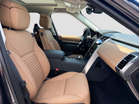 New 2026 Land Rover Discovery Limited Edition AWD/4WD image 16
