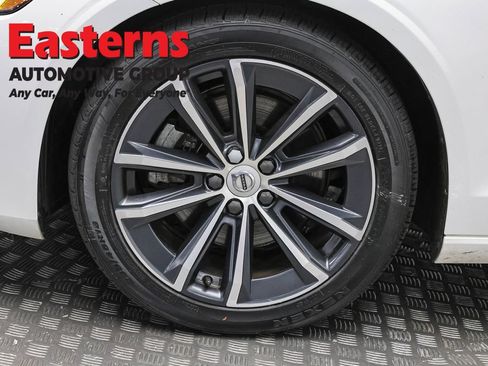 Used 2022 Volvo S60 B5 Inscription FWD image 32