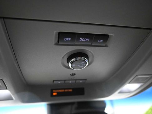 Used 2019 GMC Yukon Denali image 27