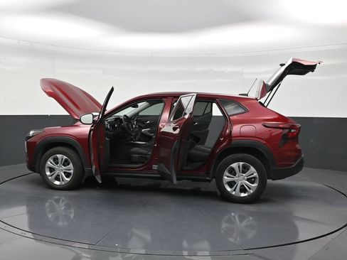 Used 2025 Chevrolet Trax LS FWD image 30