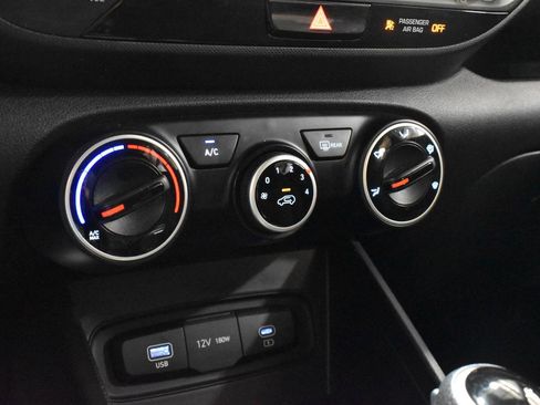 Used 2024 Hyundai Venue SE FWD image 19