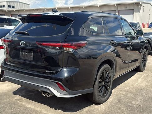 Used 2025 Toyota Highlander XSE AWD/4WD image 3
