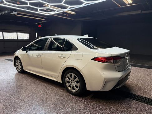 Used 2021 Toyota Corolla LE image 4