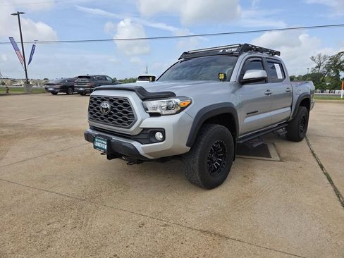 Used 2020 Toyota Tacoma TRD Off-Road AWD/4WD image 3