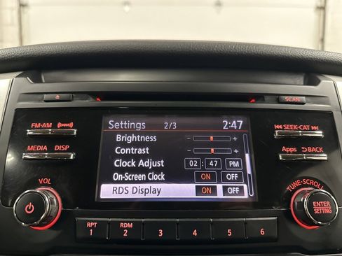 Used 2017 Nissan Titan SV image 27