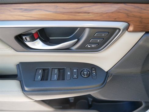 Used 2018 Honda CR-V Touring image 17