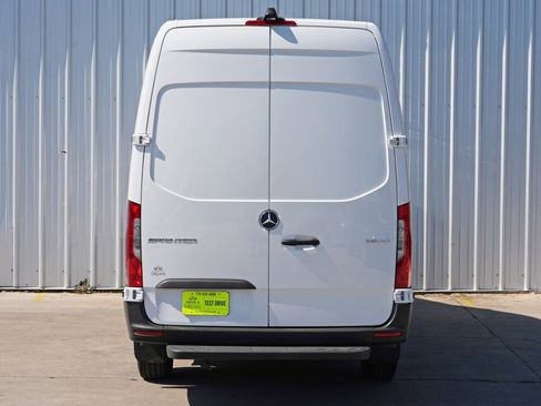 Used 2024 Mercedes-Benz Sprinter 2500 w/ Acoustic Package image 37