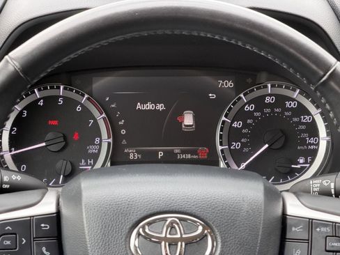 Used 2025 Toyota Highlander LE FWD image 16