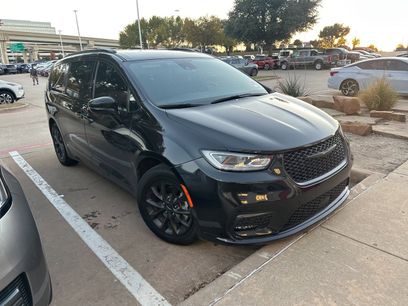 Used 2021 Chrysler Pacifica Touring w/ S Appearance Package