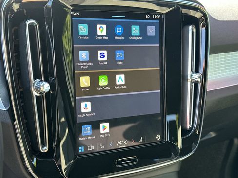 Certified 2025 Volvo XC40 B5 Core image 11