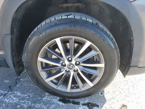Used 2019 Toyota Highlander XLE image 11