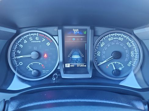 Used 2023 Toyota Tacoma TRD Off-Road image 18