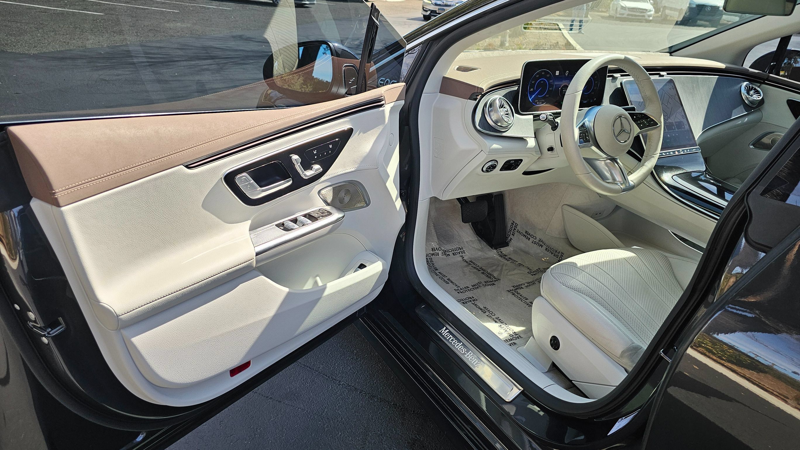 Used 2023 Mercedes-Benz EQE 500 4MATIC Sedan w/ Exclusive Trim Package image 12
