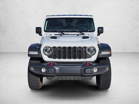 Used 2025 Jeep Wrangler Unlimited Rubicon AWD/4WD image 2