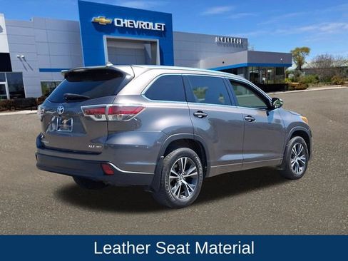 Used 2016 Toyota Highlander XLE AWD/4WD image 25