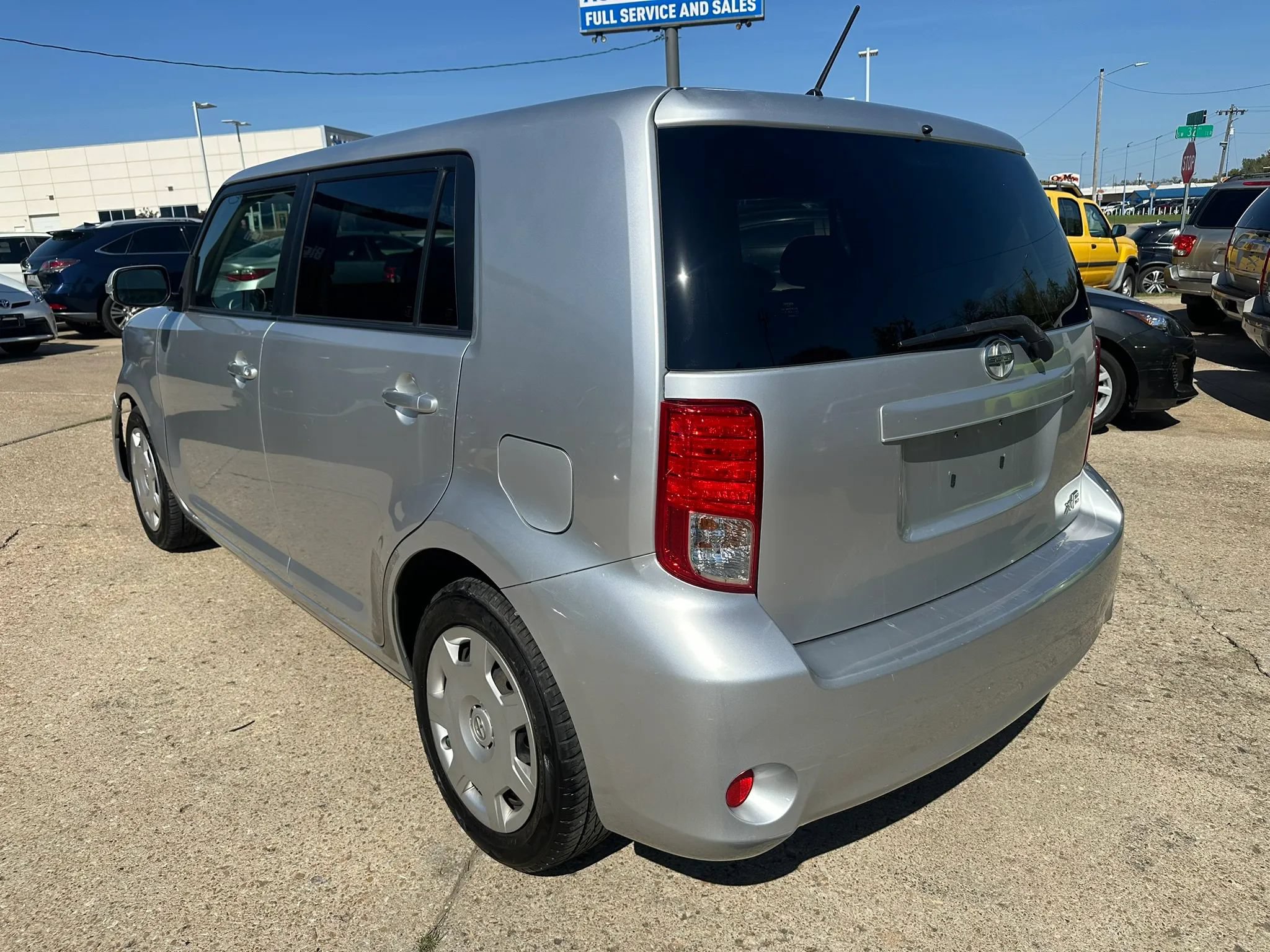 Used 2012 Scion xB FWD image 5