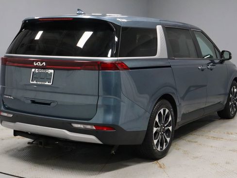 Used 2023 Kia Carnival EX FWD image 11