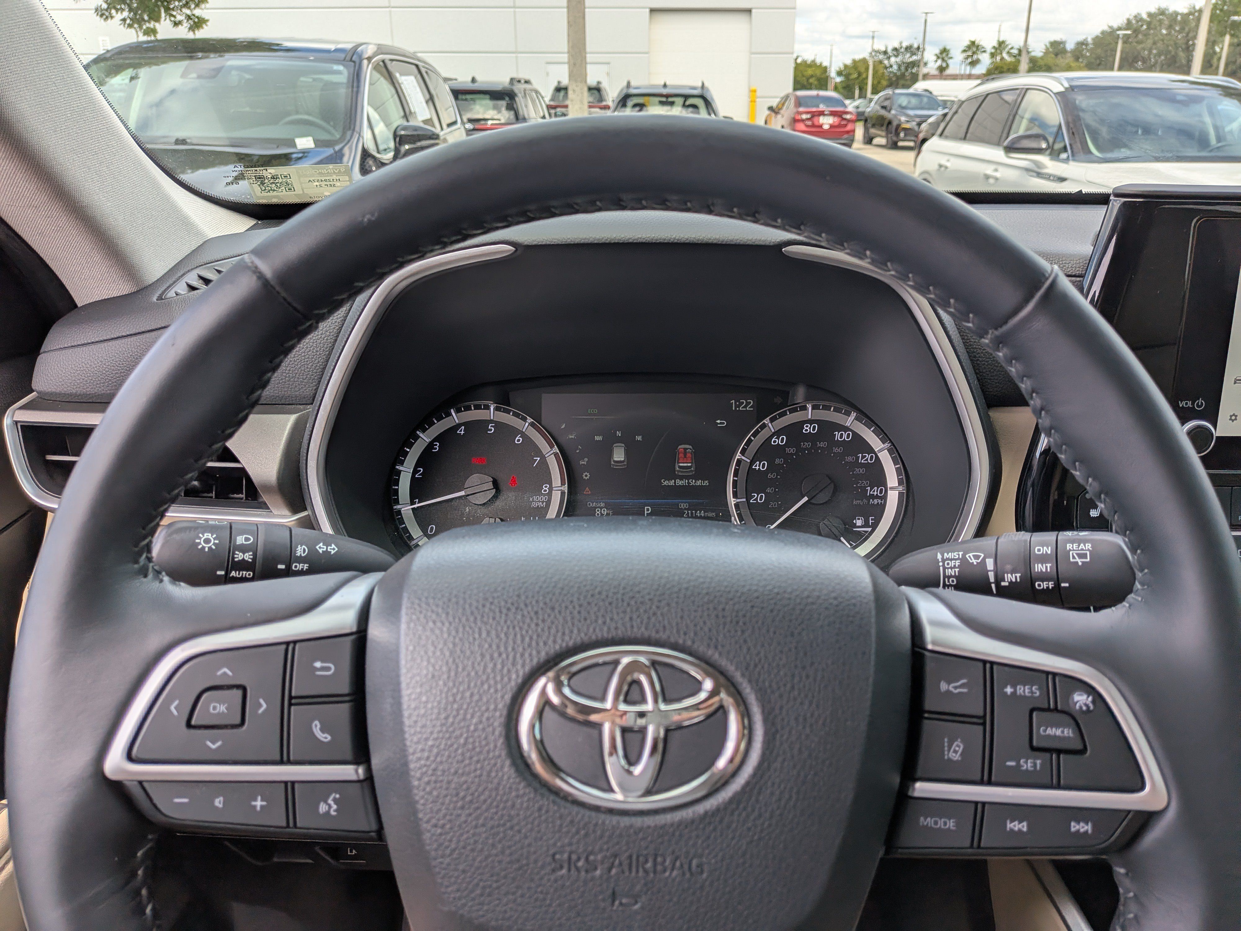 Used 2023 Toyota Highlander XLE FWD image 27