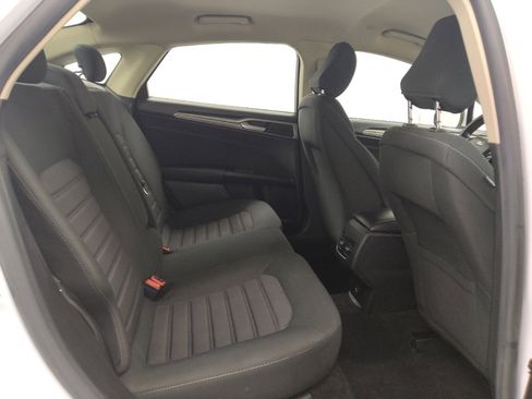 Used 2020 Ford Fusion SE FWD image 19