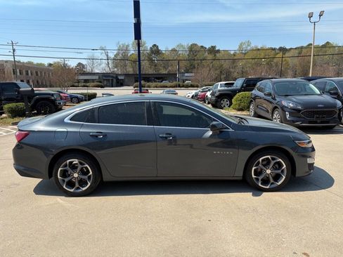 Used 2020 Chevrolet Malibu LT image 2