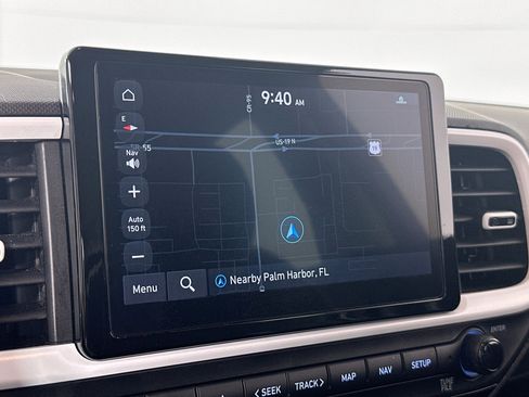 Used 2023 Hyundai Venue Limited image 13