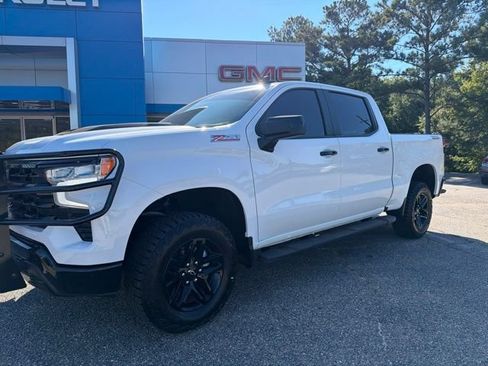 Used 2024 Chevrolet Silverado 1500 LT Trail Boss w/ Convenience Package II AWD/4WD image 5