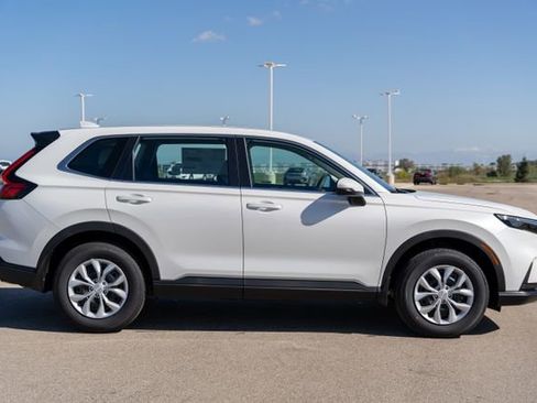 Used 2025 Honda CR-V LX image 8