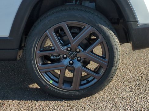 New 2026 Jeep Compass Latitude image 26