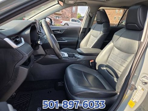 Used 2020 Toyota RAV4 XLE Premium FWD image 9