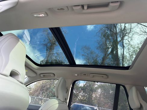 Certified 2024 Volvo XC90 T8 Ultimate w/ Protection Package Premier image 23