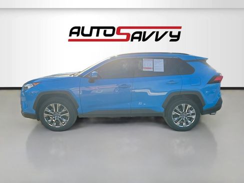 Used 2019 Toyota RAV4 XLE Premium image 4