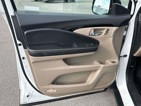 Used 2021 Honda Pilot Touring image 12