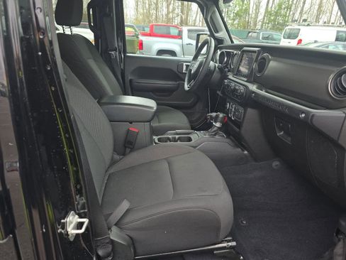 Used 2023 Jeep Wrangler Unlimited w/ Sun & Screen Package image 28