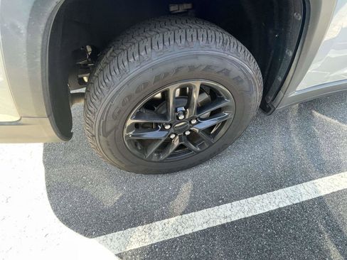 Used 2021 Jeep Grand Cherokee L Laredo w/ Luxury Tech Group I image 13