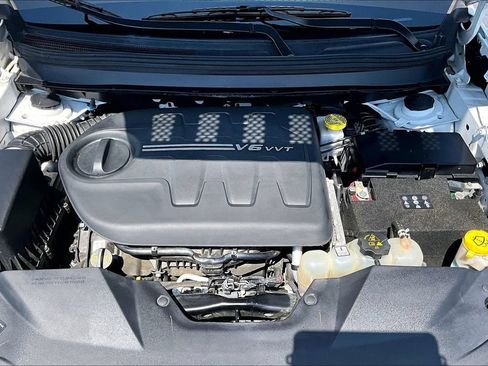 Used 2019 Jeep Cherokee Latitude w/ Popular Appearance Group FWD image 10