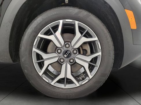 Used 2021 Kia Seltos EX image 3