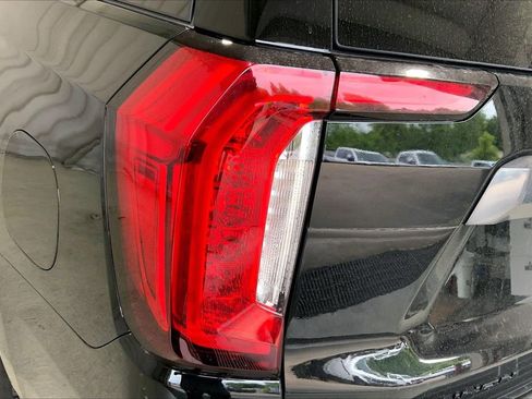 Used 2023 GMC Yukon AT4 w/ AT4 Premium Package AWD/4WD image 13